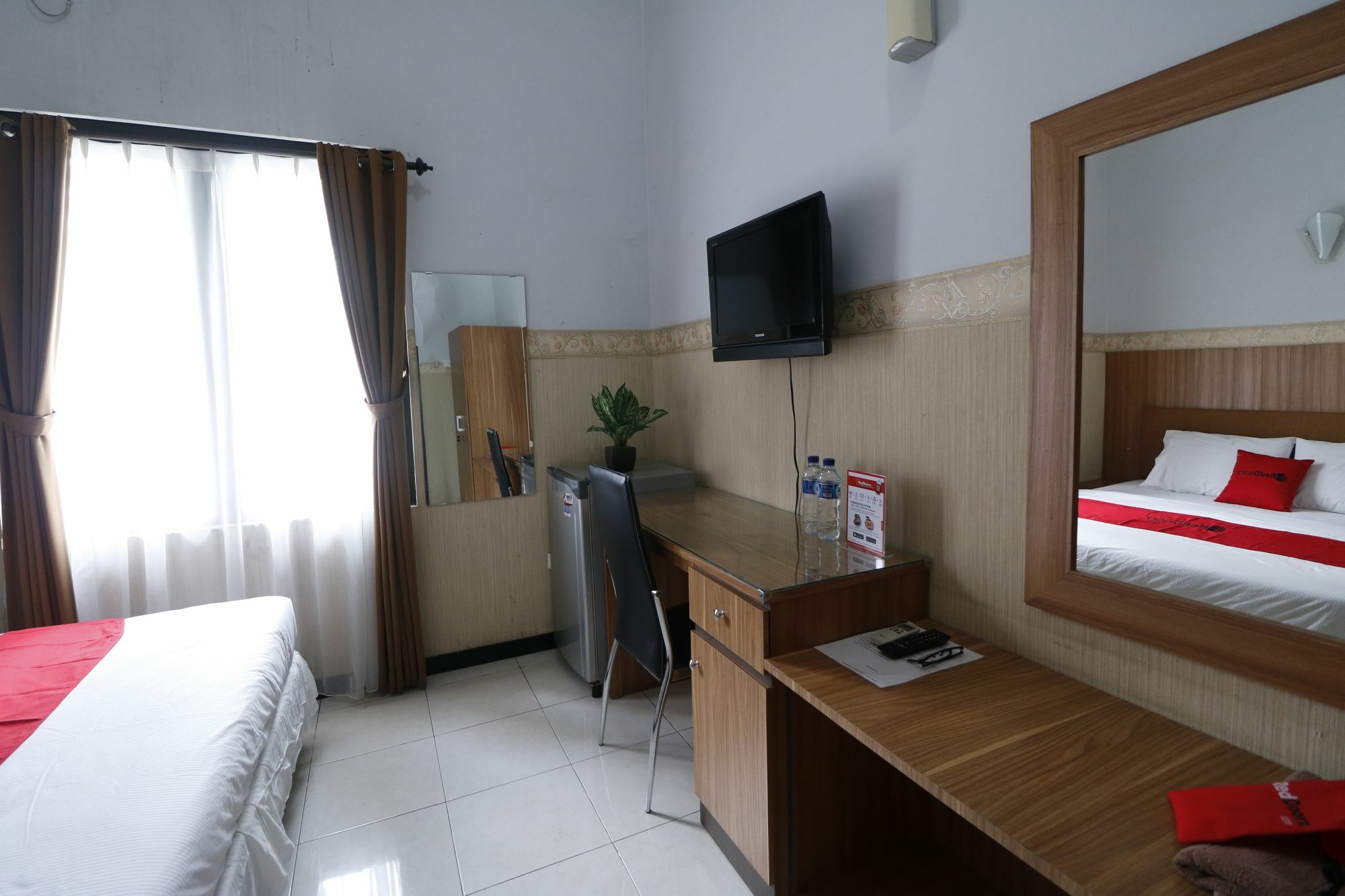 Reddoorz Plus Near Undip Tembalang Hotell Semarang Eksteriør bilde